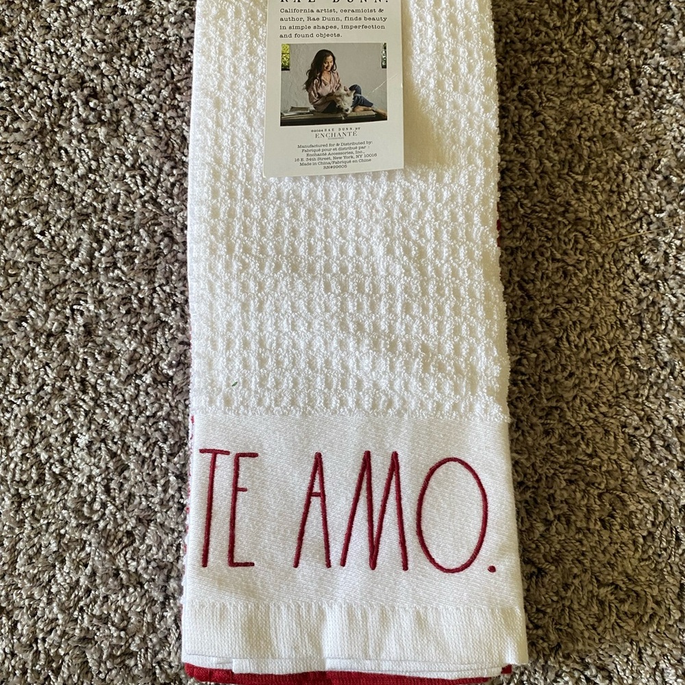 White and Red 'Te Amo' Bath Towel